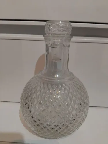 Licoreira com tampa hermética