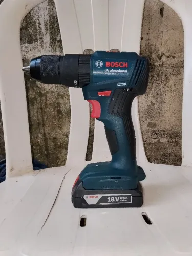 Quero vender uma furadeira da Bosch profissional, original, nunca foi usada.
