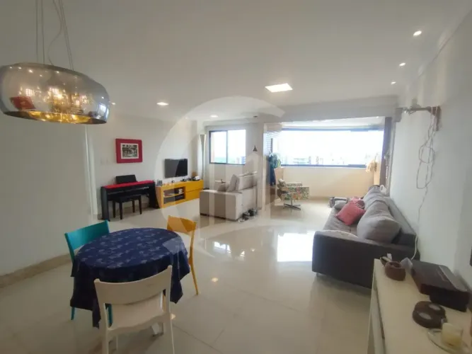 Apartamento com 2/4 à venda no Residencial Jouberto Uchôa