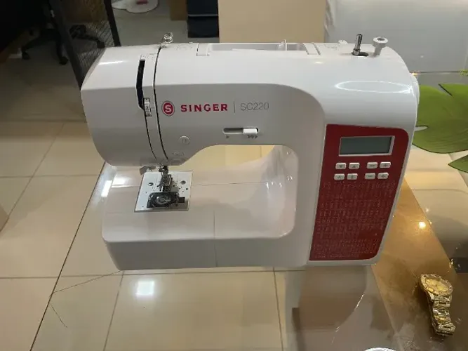 Máquina de Costura Singer SC220 Eletrônica 200 Pontos - Com Nota Fiscal