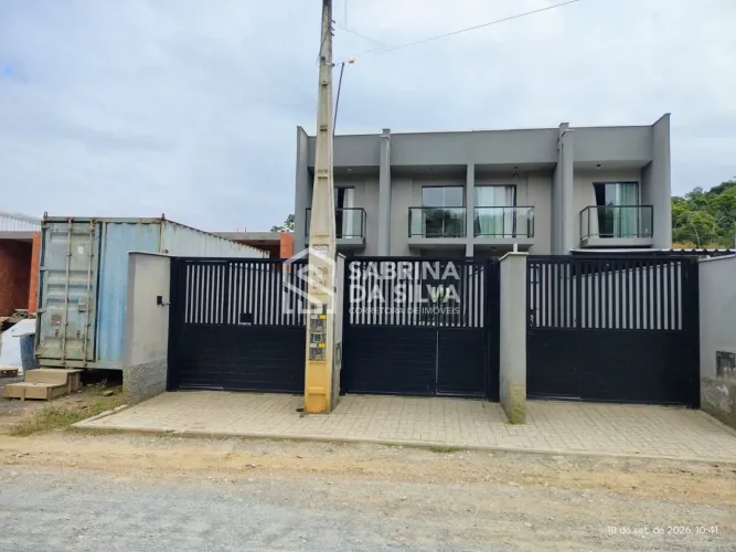 Sobrado novo com 2 dormitórios no Badenfurt