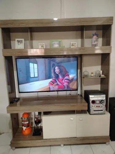 Vende-se estante de sala