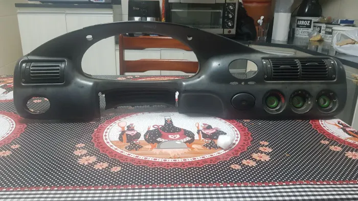 Moldura painel Escort zetec avariada