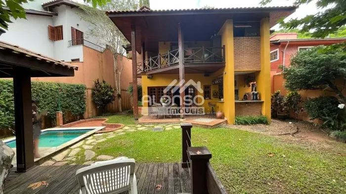 Casa a venda no condomínio Pinus Park, Granja Viana - 256 mt - 3 quartos, 2 vgs