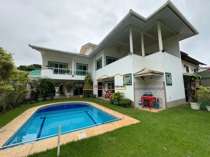 Casa no condomínio maramar