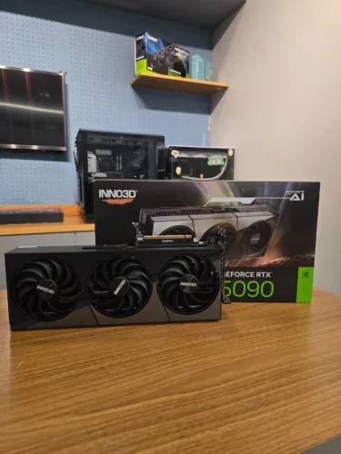 Placa de Video RTX 5090 X3 32GB GDDR7 INNO3D - Nova