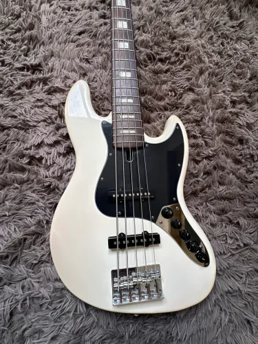 SIRE MARCUS MILLER V3