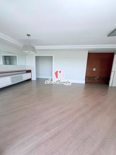 Condominio San Cyr - Vieiralves, 240m2, 4 Quartos sendo 2 Suites, 3 Vagas