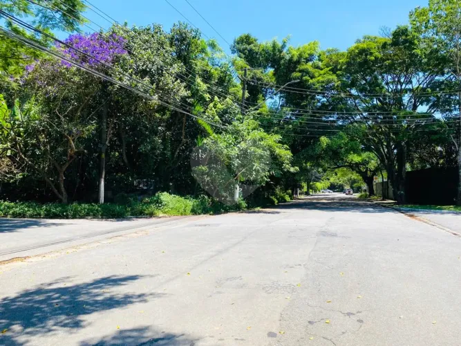 Terreno à venda em Interlagos, São Paulo - SP