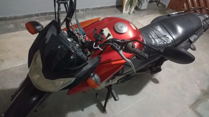 Vendo ou troco fazer 150 2014 9 mil e 96 km rodados