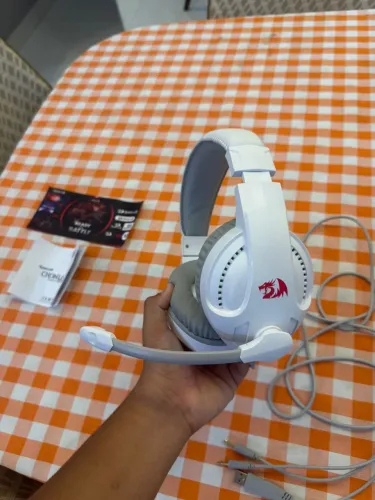Fone red drangon branco com rgb 
