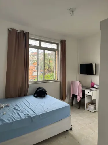 Alugo quarto com banheiro privado