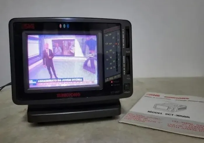 Mini Tv 5 Polegadas Sunkyong Colorida Made In Korea C Manual 12 Volts