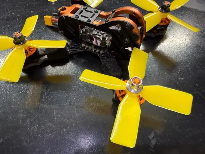 Drone Eachine FPV Tyro79