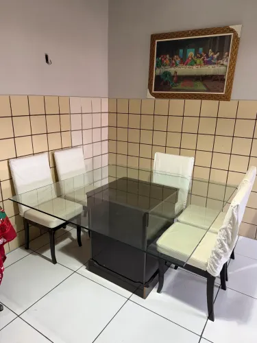 Mesa de jantar de vidro