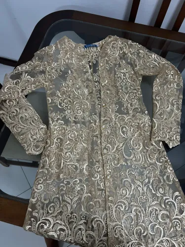 Jaleco em renda dourada 