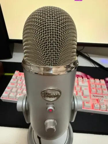 Microfone Blue Yeti (COM DETALHE NO CONECTOR - LEIA O ANÚNCIO)