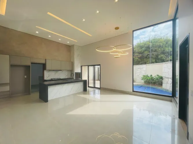Casa à venda em Rio Verde - GO com 3 suítes, churrasqueira, piscina e armários embutidos.