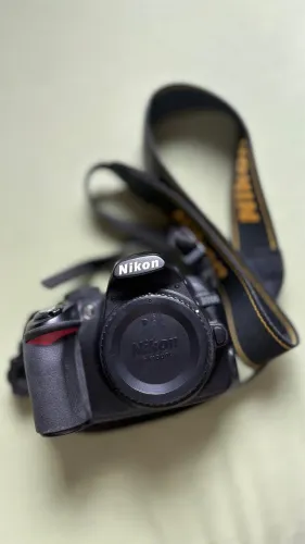 Nikon D3100 + Lentes 18-55mm, 50mm f1.8