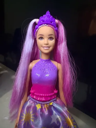 Esta é a boneca Barbie - Vestido de Conto de Fadas Um Toque de Mágica da Mattel