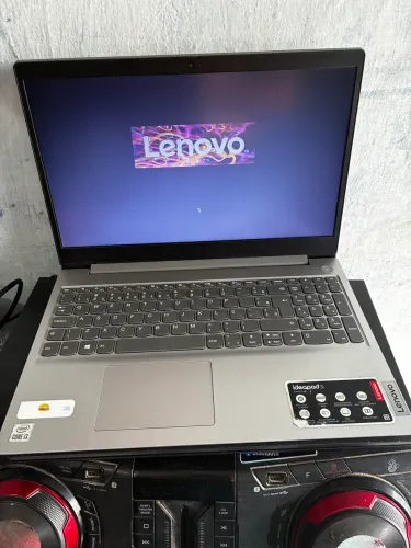 Lenovo IdeaPad 3i SSD 256GB (Apenas detalhe no teclado)