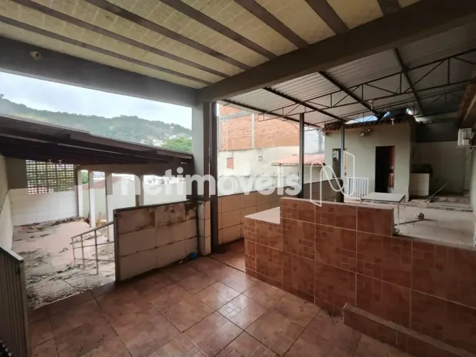IMÓVEL VERSÁTIL IDEAL PARA MORADIA OU COMÉRCIO