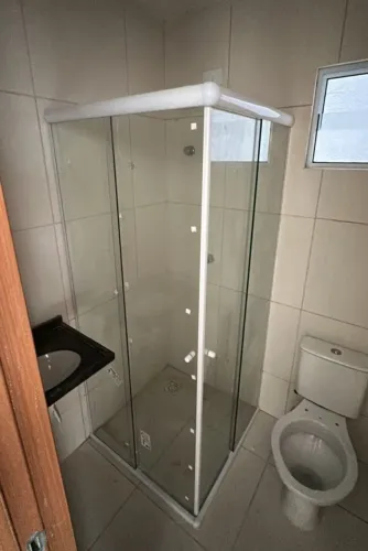 Box para banheiro, espelhos, gabinete para pias, portas sobre trilhos, janelas e varandas