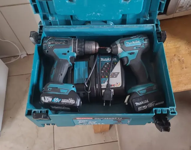 Kit parafusadeira de impacto/furadeira e carregador usado em bom estado