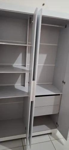 Guarda roupa nunca utilizado.