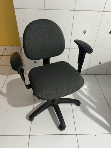 CADEIRA GIRATÓRIA - EXCELENTE CUSTO-BENEFÍCIO!