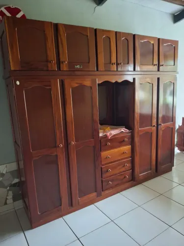Guarda roupa madeira