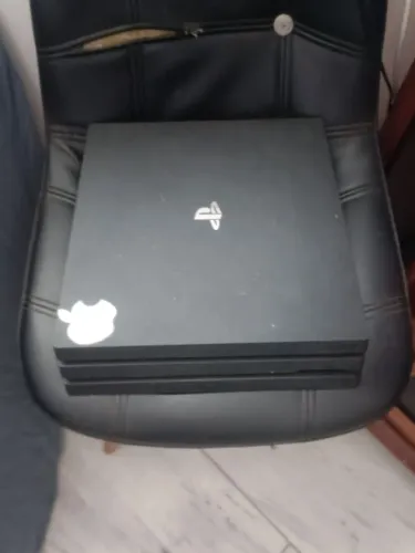 Play 4 + jogos + HD externo 3500,00