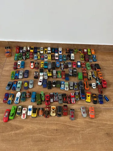 140+ Miniaturas Hot Wheels