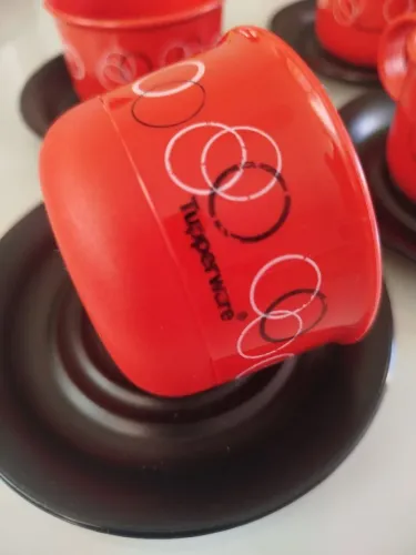 Jogo de xícaras tupperware com pires 4 un.