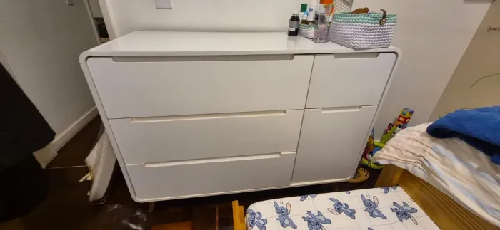 Cômoda Abracadabra de Bebê Curva Mali com Porta - Branco Fosco