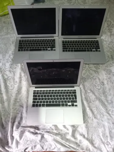 3 macbook Air com defeito 