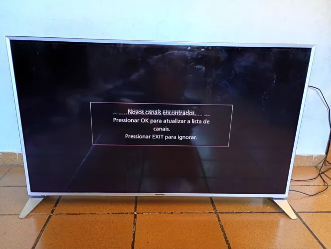 Vendo tv com defeito