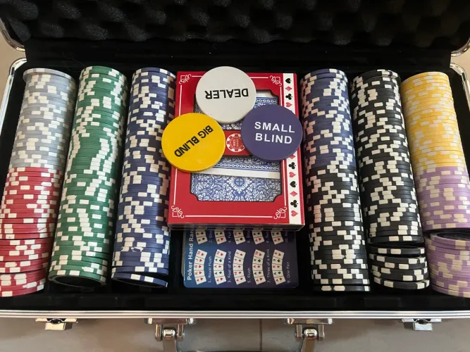 Maleta de poker 300 fichas holográficas