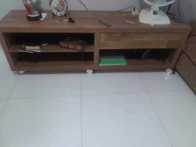 Vendo Rack com estante que acompanha painel para Tv