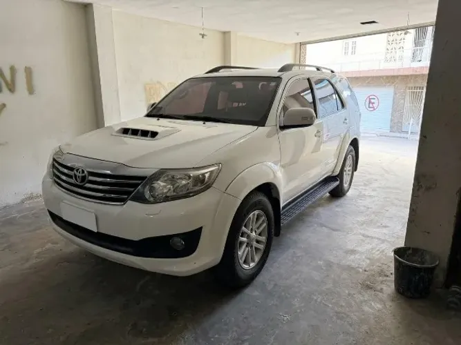 Toyota Hilux SW4 SRV D4-d 4X4 3.0 TDI Dies. AUT 2014