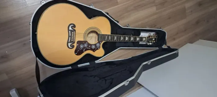 Violão Epiphone EJ-200CE/N + Case Gator