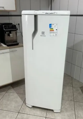 GELADEIRA ELECTROLUX 240L BEM CONSERVADA