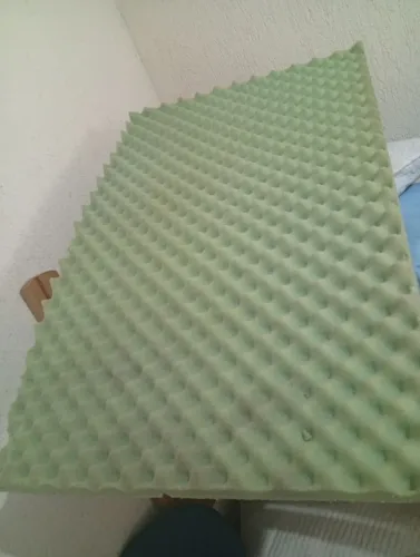 Travesseiro triangular para encosto