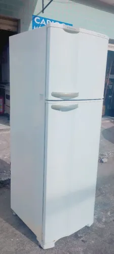 Vendo essa geladeira duplex Eletrolux só atendo ligações ou zap.