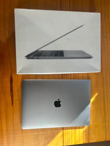 MacBook Pro 13? 2020 | Intel Core i5 | 16GB RAM | SSD 500GB | 4 Thunderbolt 