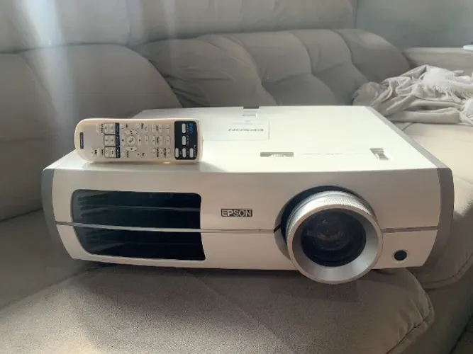 Projetor EPSON Home cinema 8350 FullHD 2000 Ansi lumens