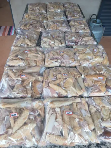 Frangos 100% caipira pra restaurante e avulsos , apartir de 60 reais