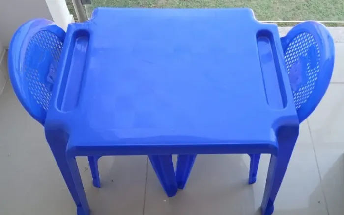 Mesa Infantil Azul + 2 cadeiras