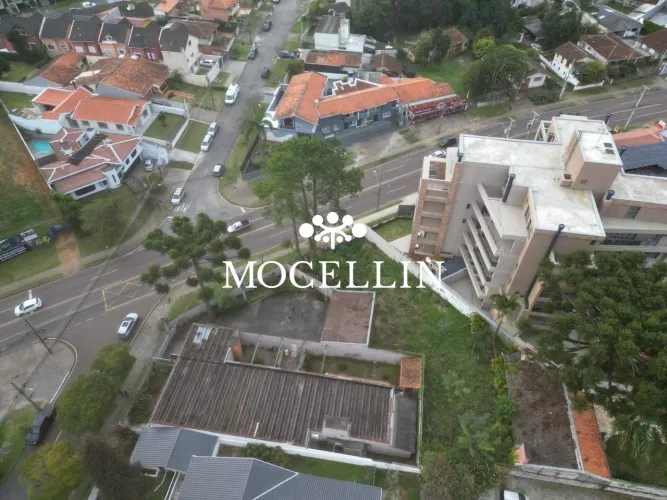 Casa com 325m², para alugar no bairro Bom Retiro.