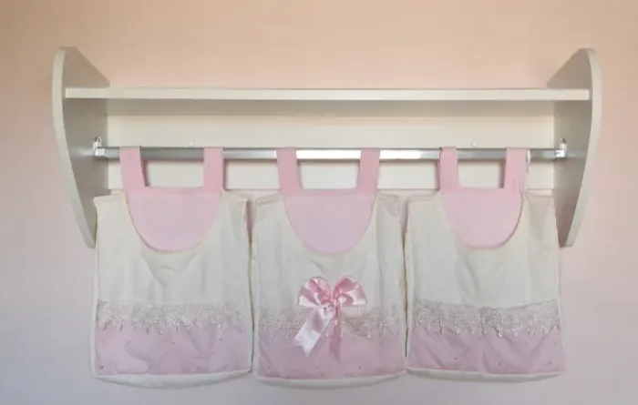 Prateleira com porta fraldas